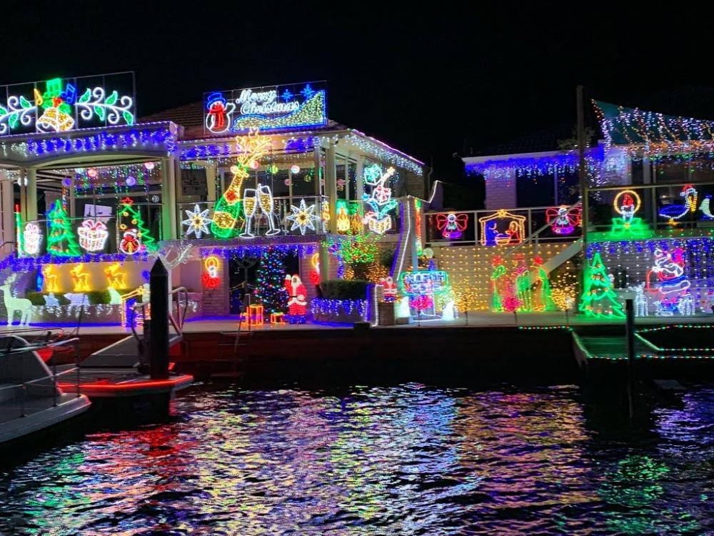 mandurah christmas lights cruise pirate ship